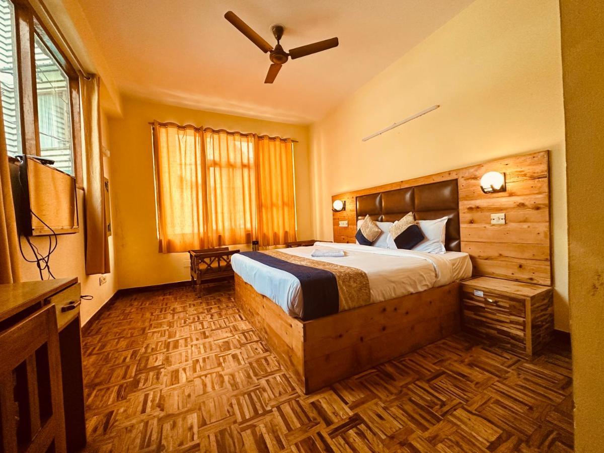 Hotel Grand Kalinga - Near Volvo Bus Stand Manali Exteriör bild